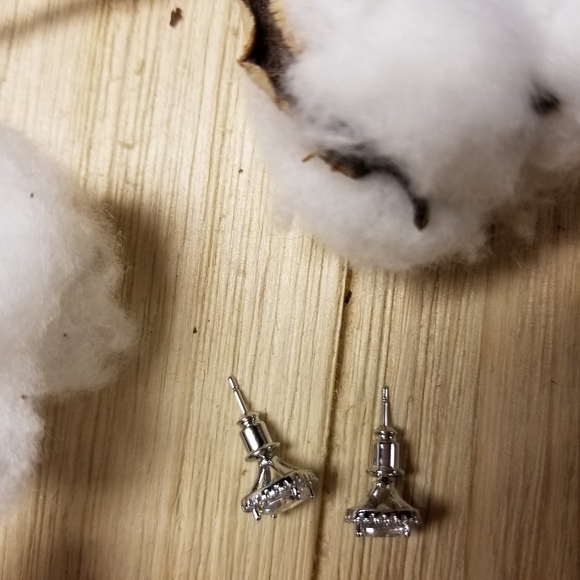 BREATHTAKING!! Clear color Halo Cut CZ stud earrings - Picture 10 of 11